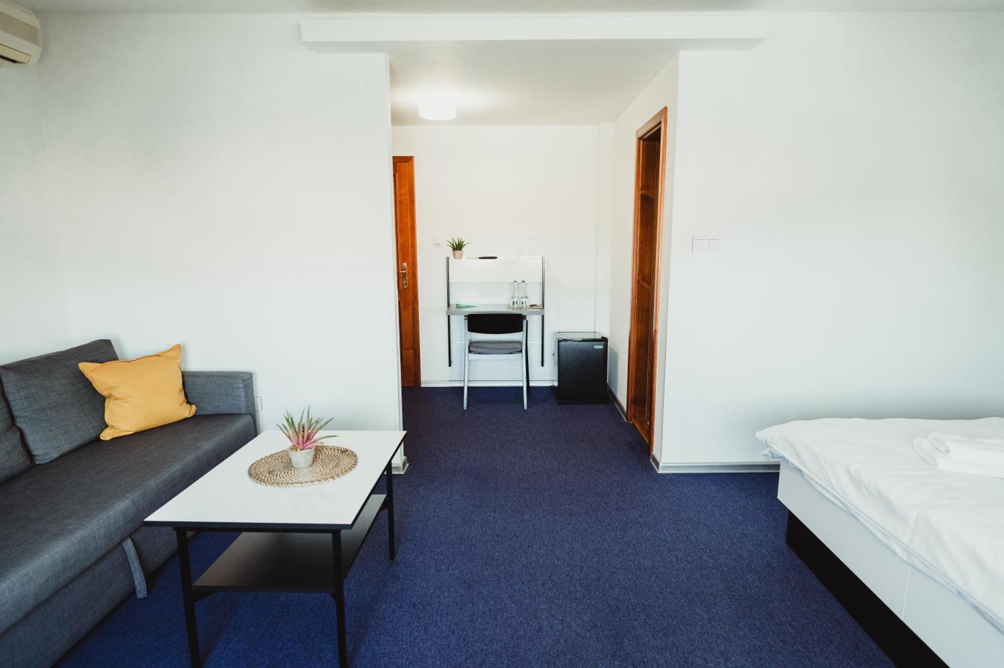 Hotel U Racka Острожска Нова Весь Экстерьер фото
