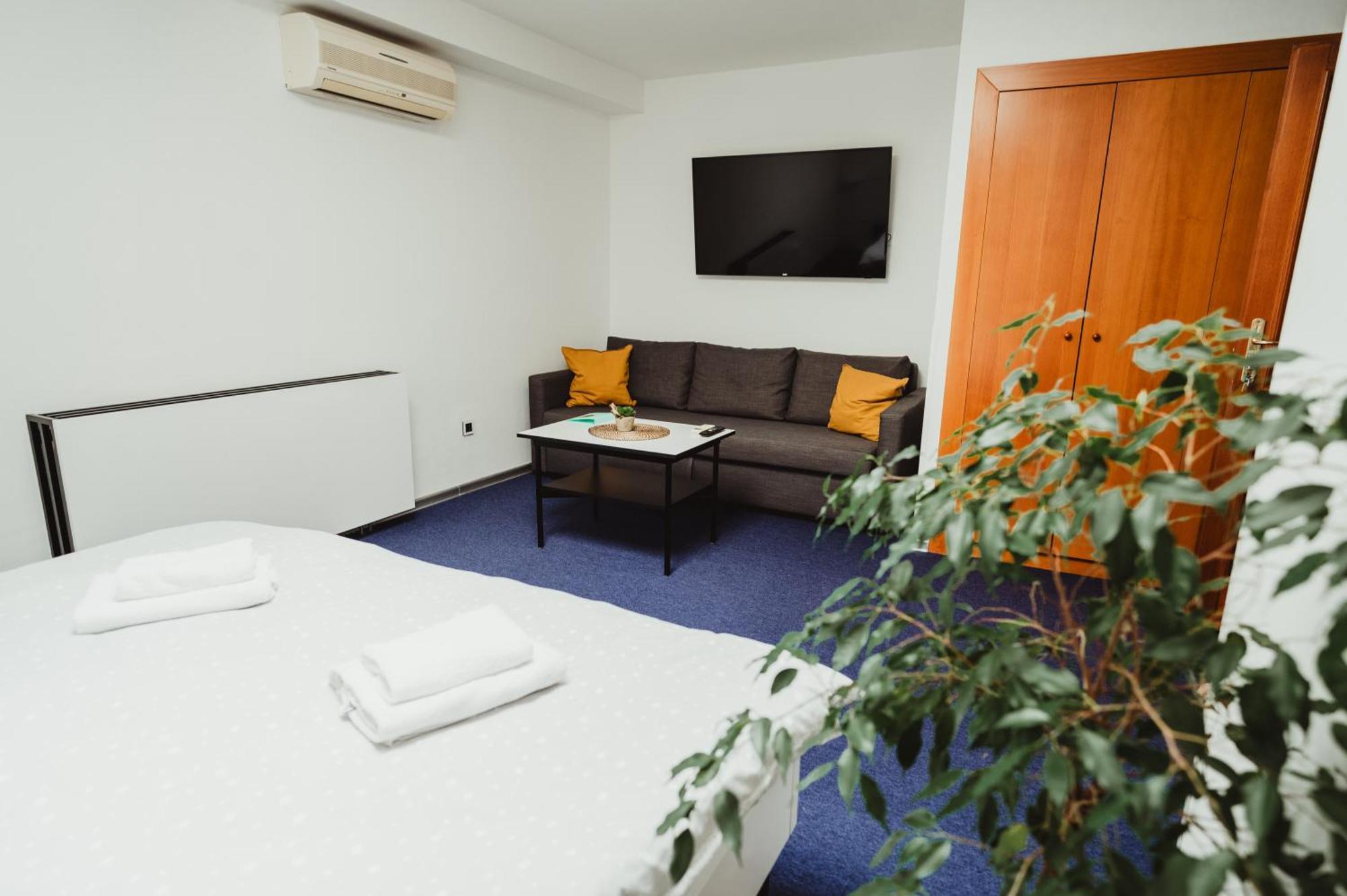 Hotel U Racka Острожска Нова Весь Экстерьер фото
